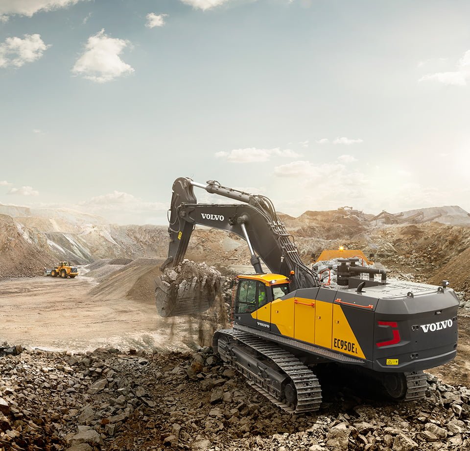 Hero image of the excavator EC950E created by Kore Studios.