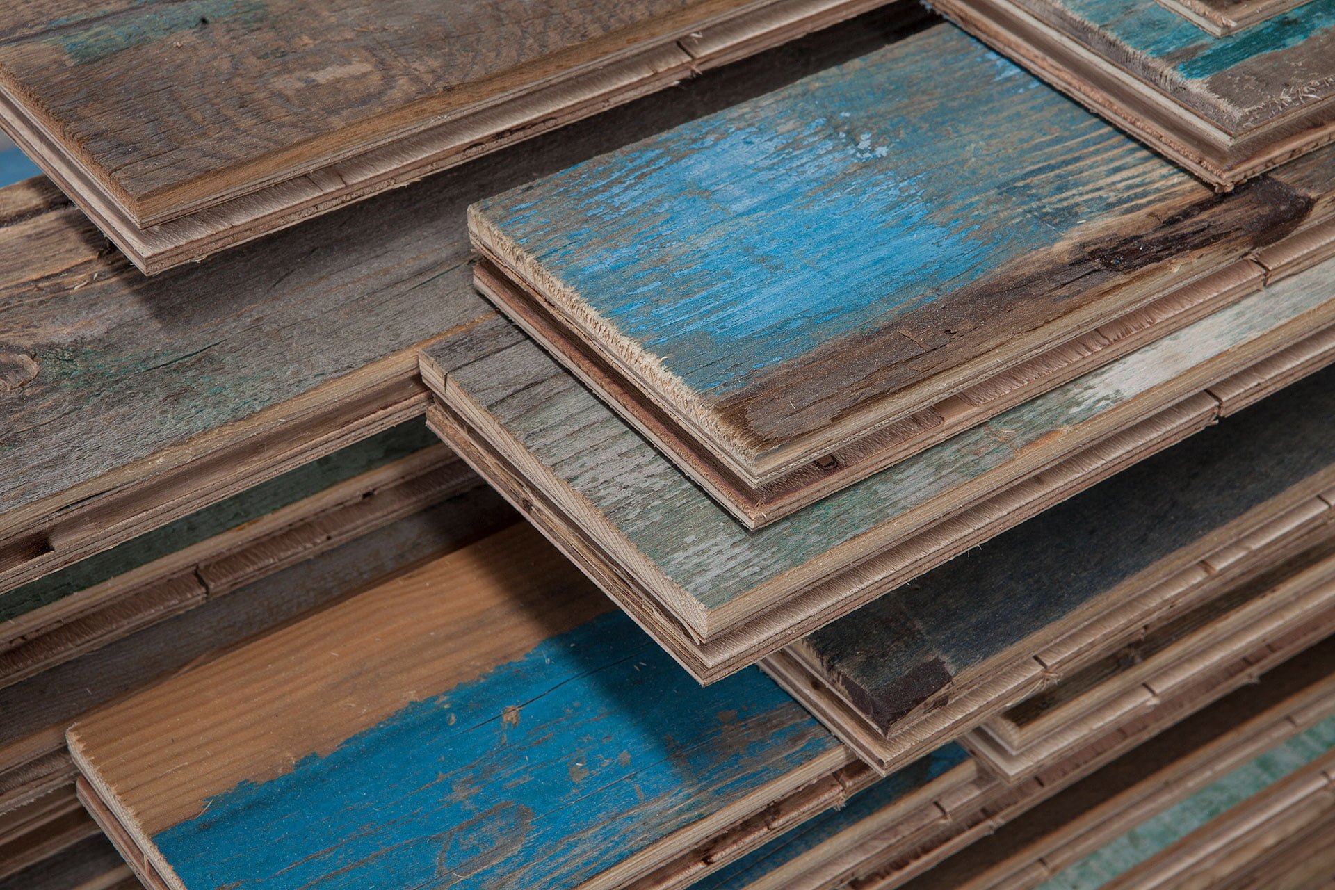 Immondi wood manufacturing corporate photography. Craftsmen at work. Shanghai photo studio specialized in corporate industrial photography.