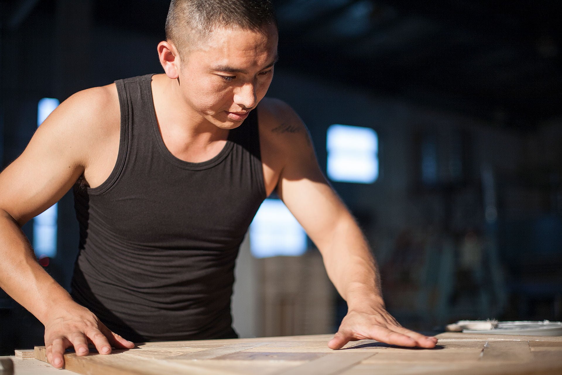 Immondi wood manufacturing corporate photography. Craftsmen at work. Shanghai photo studio specialized in corporate industrial photography.