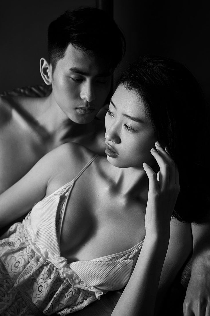 Jeremy and Xiaohe posing for a fashion lifestyle editorial. Shanghai photo studio specialized in lifestyle photography.
