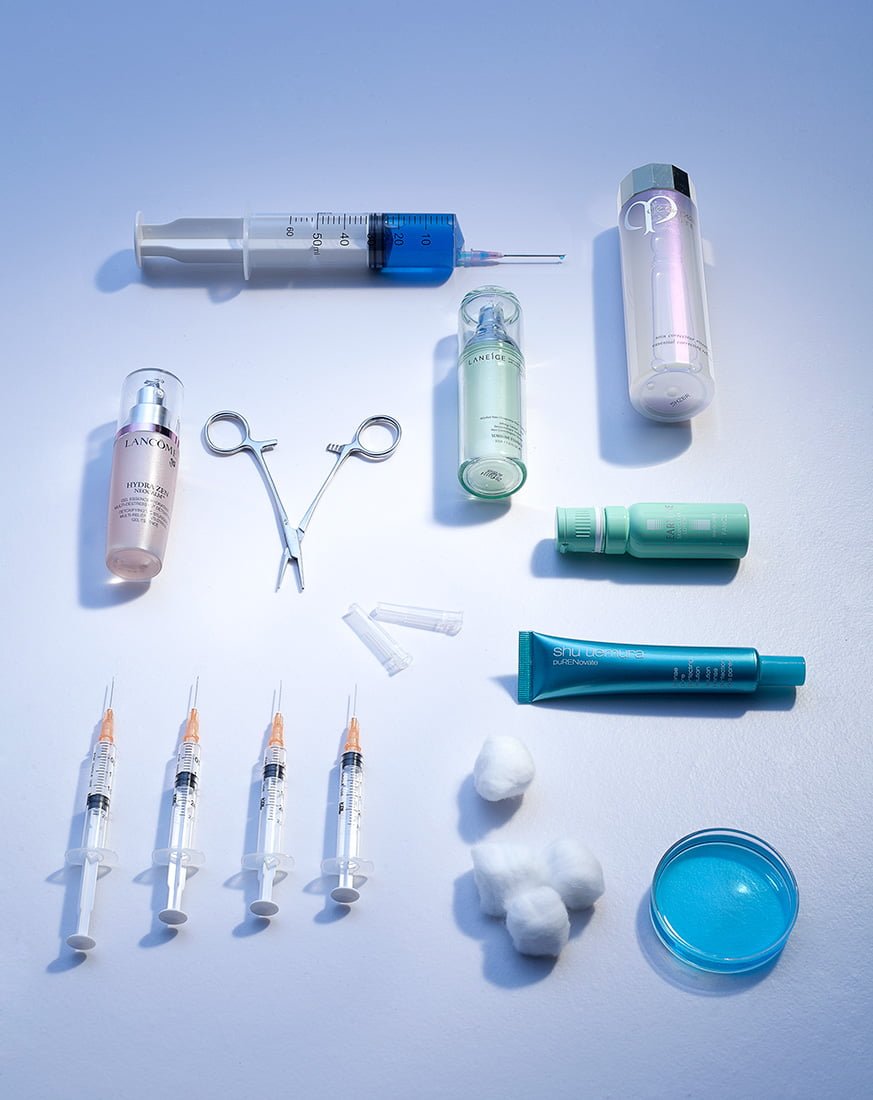 A series of editorial cosmetics and perfume still-life photography for ROUGE Magazine in Xiamen, China. Shanghai photo studio specialized in still-life photography.