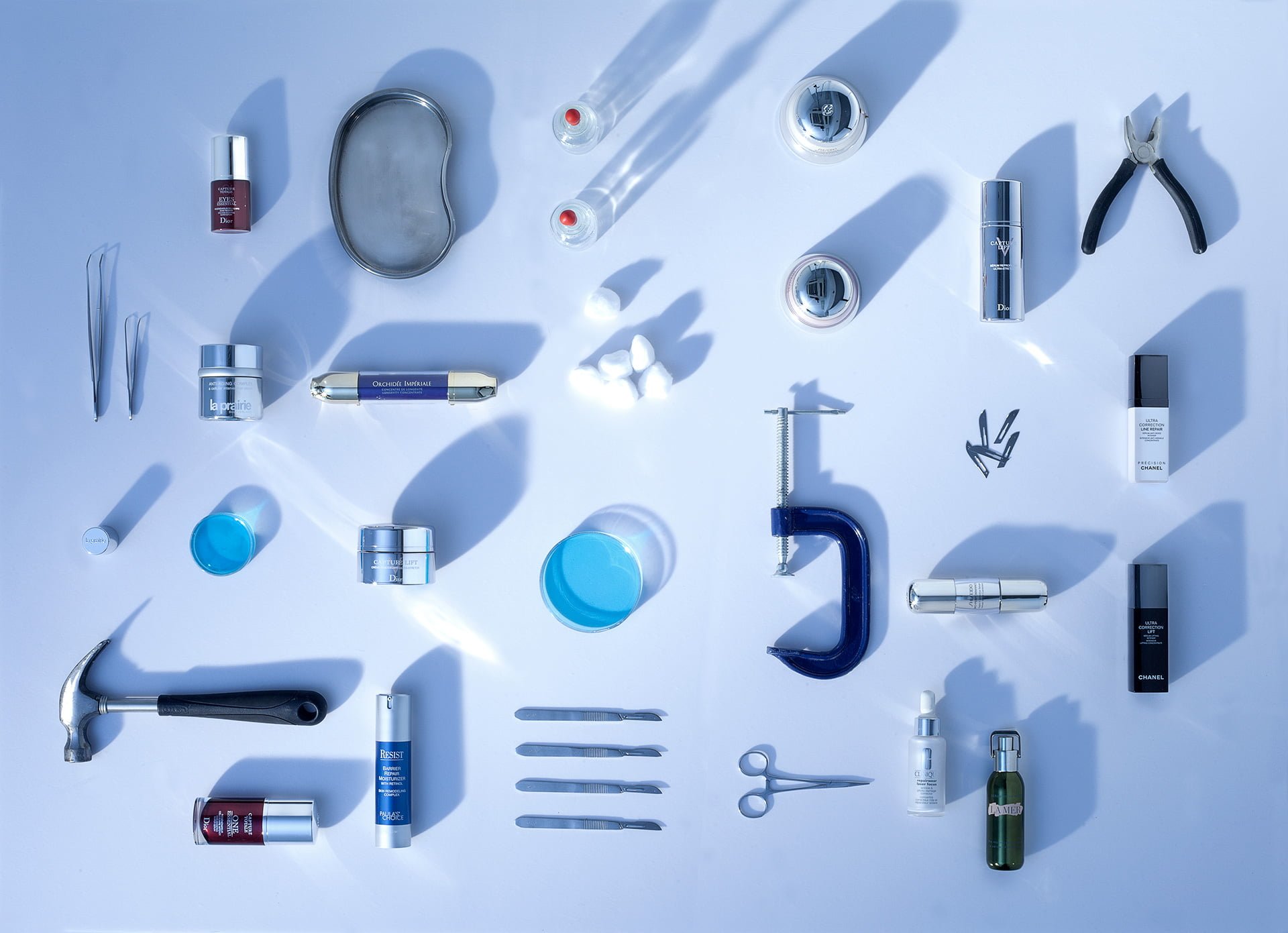 A series of editorial cosmetics and perfume still-life photography for ROUGE Magazine in Xiamen, China. Shanghai photo studio specialized in still-life photography.