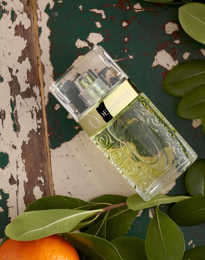 A series of editorial cosmetics and perfume still-life photography for ROUGE Magazine in Xiamen, China. Shanghai photo studio specialized in still-life photography.