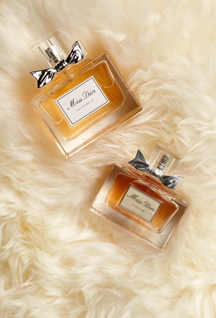 A series of editorial cosmetics and perfume still-life photography for ROUGE Magazine in Xiamen, China. Shanghai photo studio specialized in still-life photography.